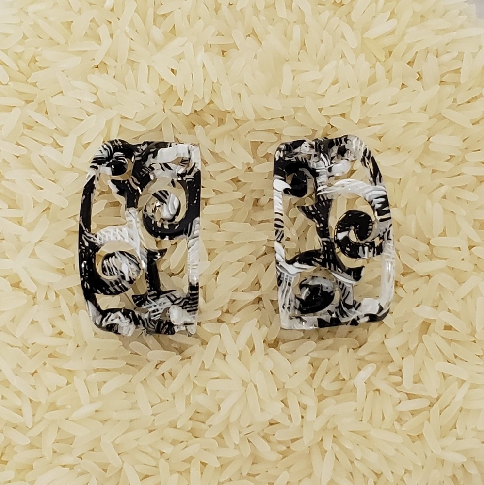 🔹NWOT🔹Yochi Carved Lucite Hoops